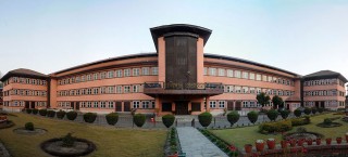 सर्वोच्चद्वारा संसद पुनर्स्थापना