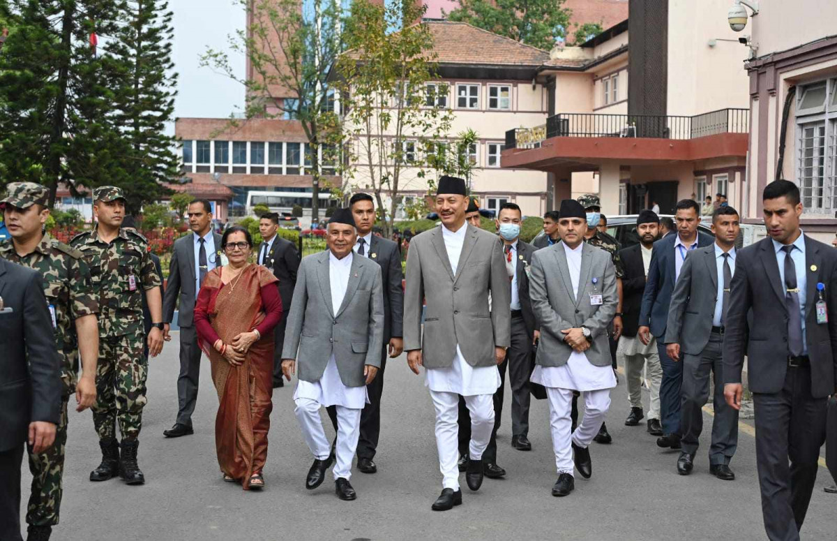 सर्वोच्च अदालतको चियापानमा राष्ट्रपती सरिक
