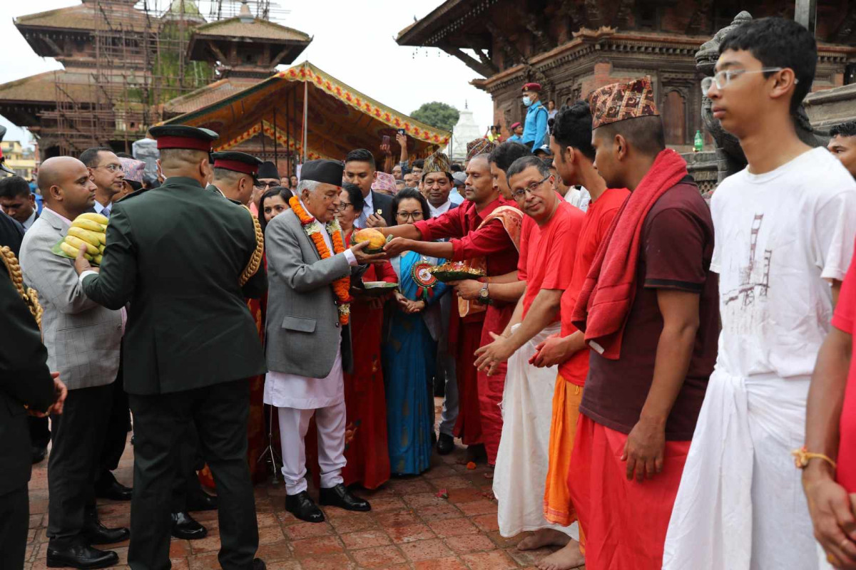 राष्ट्रपति पौडेल श्रीकृष्ण जन्माष्टमीको उपलक्ष्यमा पाटनस्थित प्रसिद्ध कृष्ण मन्दिरमा